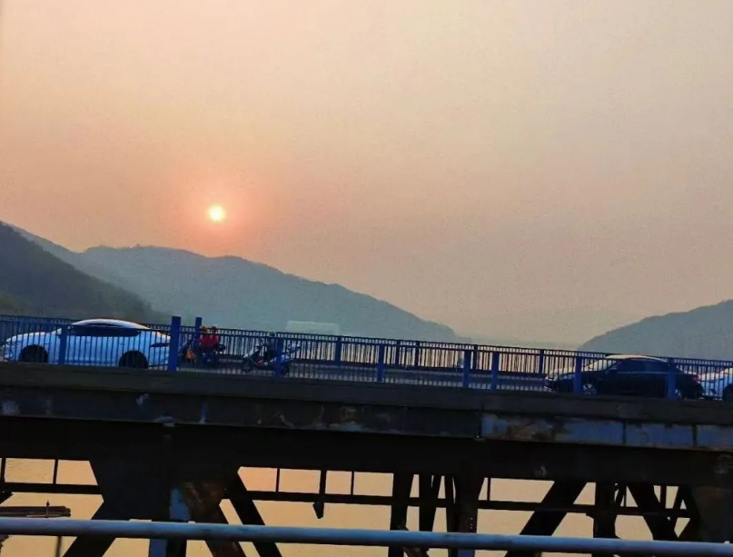 知丘客：手机副业怎么挣钱，单篇收益轻松破千，上班族用AI做公众号流量主景点盘点，每天不到1小时